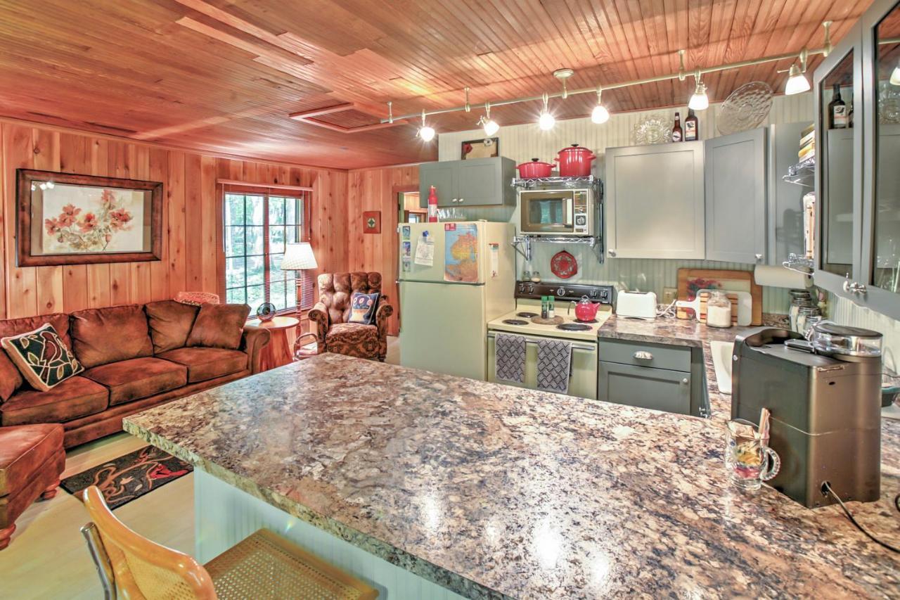Pet-Friendly One Crow Cottage In Harbor Springs! Exterior photo