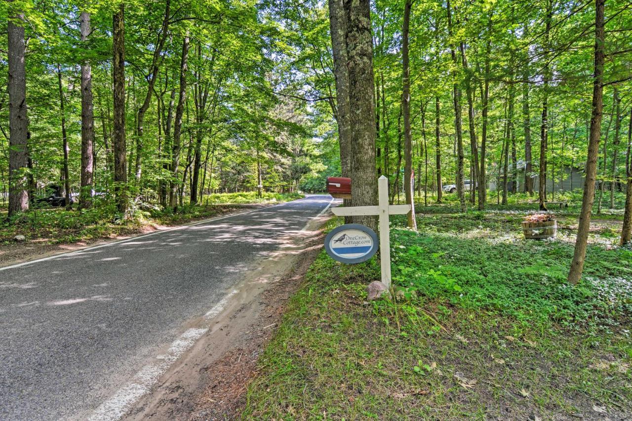 Pet-Friendly One Crow Cottage In Harbor Springs! Exterior photo